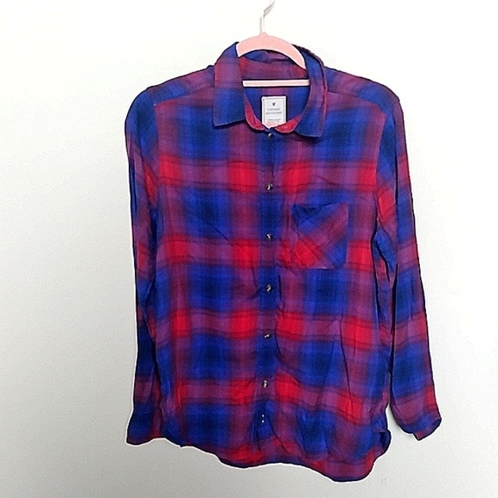 American Eagle Red and Blue Plaid Vintage Boyfriend Button Up Shirt Size Medium